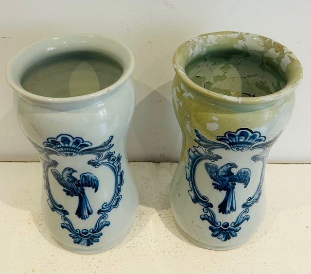 Pareja de Albarelos Antiguos. Portugal. S XVIII