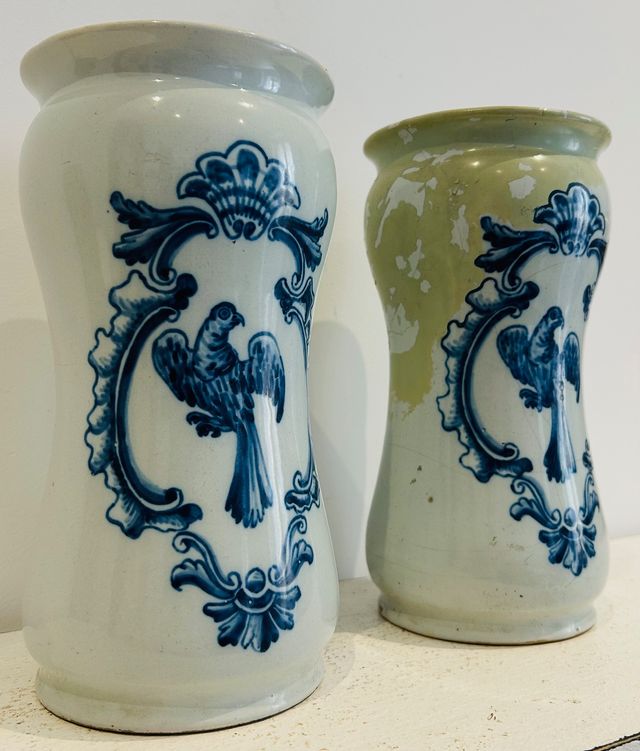 Pareja de Albarelos Antiguos. Portugal. S XVIII