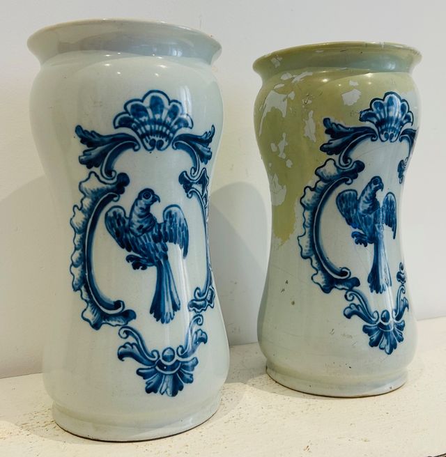 Pareja de Albarelos Antiguos. Portugal. S XVIII