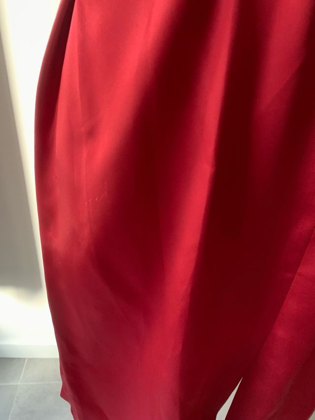 Vestido invitada rojo oscuro raso