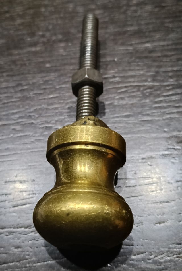 Pomo bronce pequeño