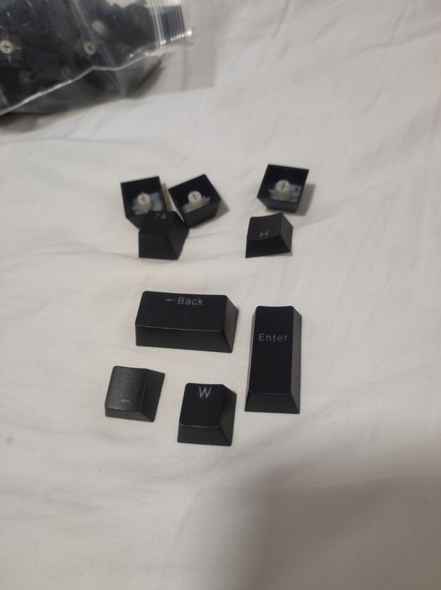 Parti della tastiera meccanica a 113 tasti