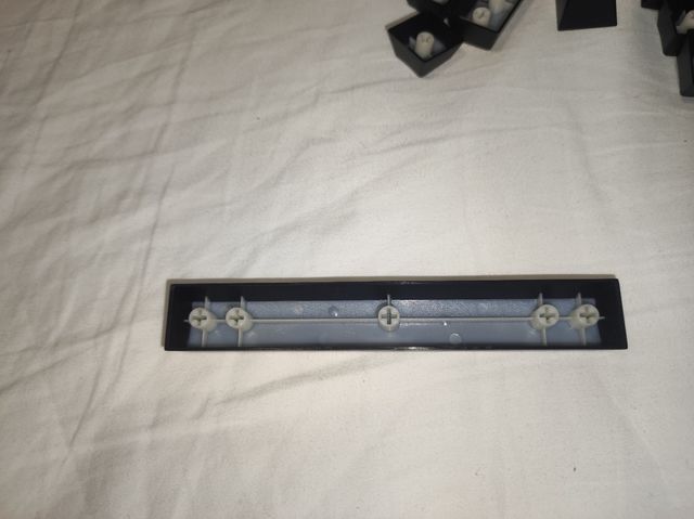 Parti della tastiera meccanica a 113 tasti