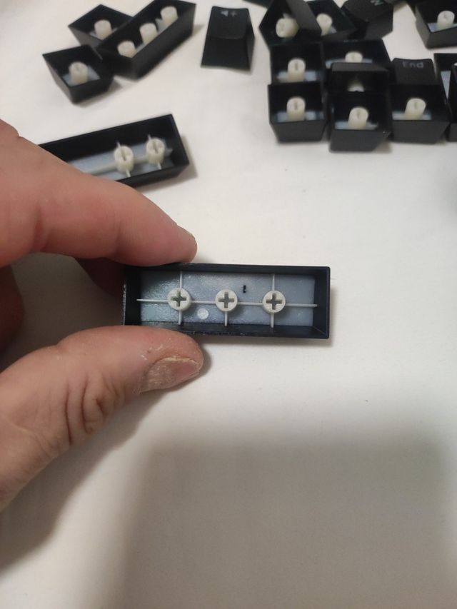 Parti della tastiera meccanica a 113 tasti