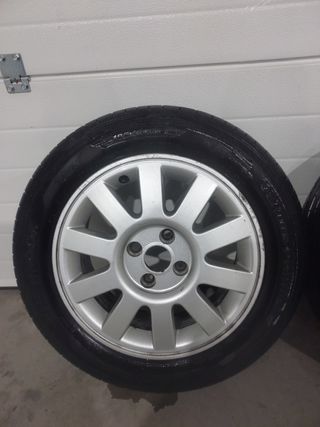 Llantas más neumáticos nuevos