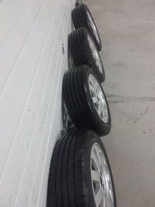 Llantas más neumáticos nuevos