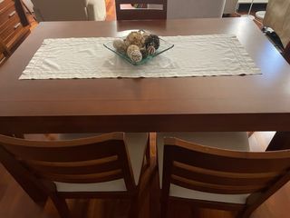Conjunto de comedor: mesa sillas aparador y mTv.