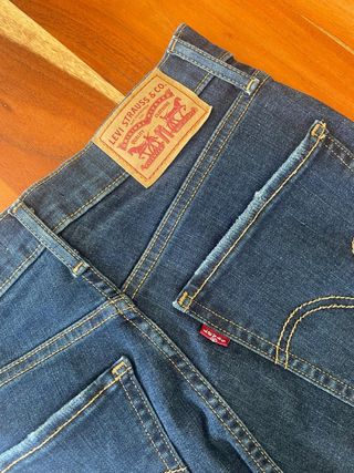Vendo pantalones Levis W27 L32 