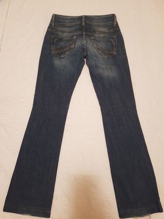 Pantalones vaqueros azul acampanados