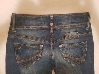 Pantalones vaqueros azul acampanados