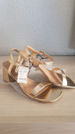 Sandalias doradas