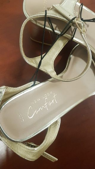 Sandalias doradas