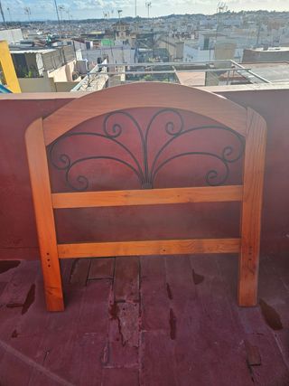 Cabecero de madera y forja