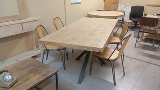 Muebles y mesas a medida