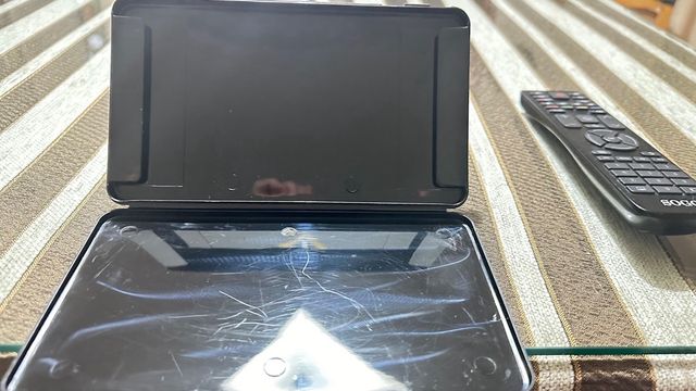 2 porta mascarillas con 26 salvaorejas.