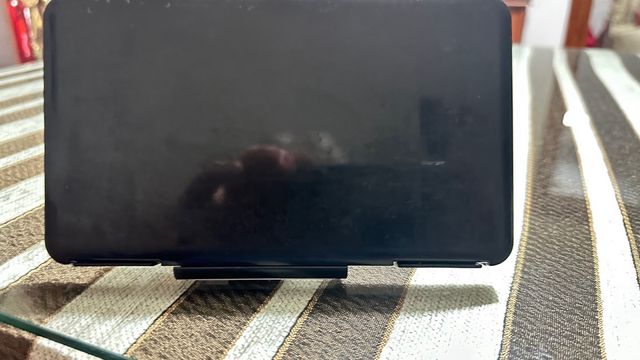 2 porta mascarillas con 26 salvaorejas.