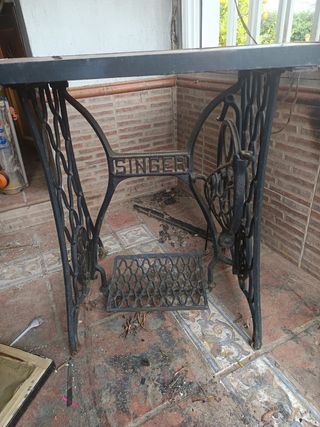 Pié de máquina de coser SINGER alicatada por arrib