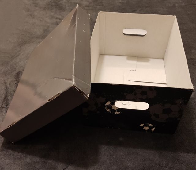 Scatola porta palloni da calcio in cartone