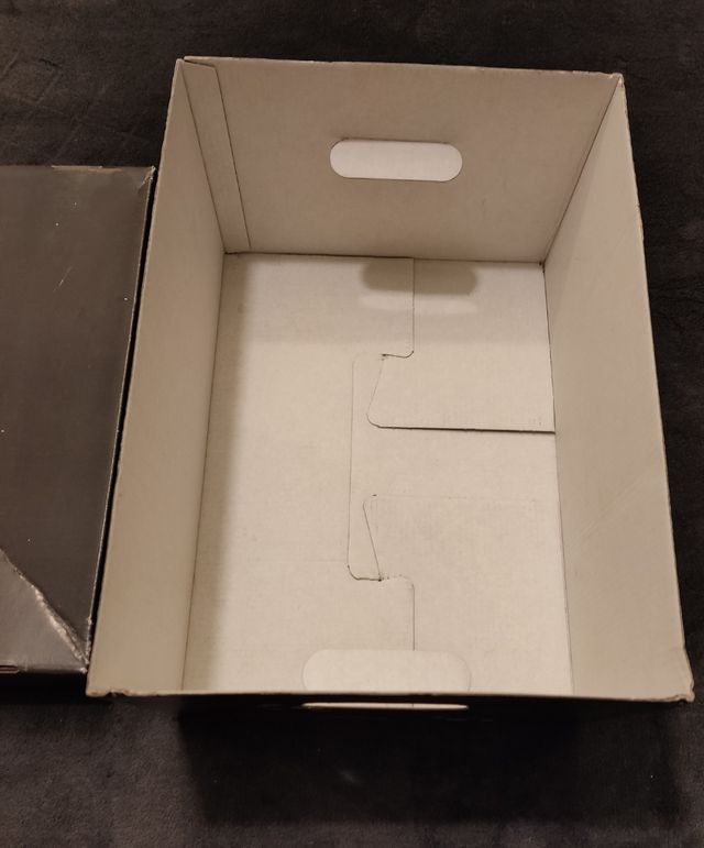 Scatola porta palloni da calcio in cartone