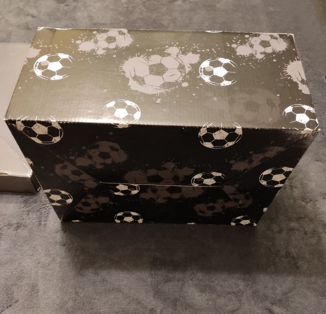 Scatola porta palloni da calcio in cartone