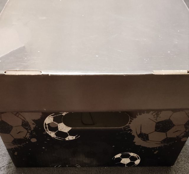 Scatola porta palloni da calcio in cartone
