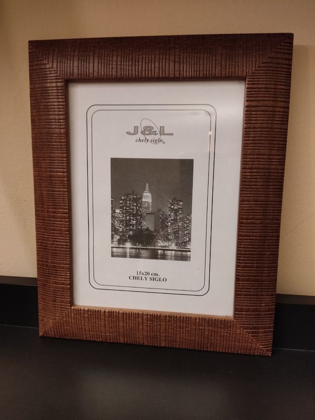 Portafoto in lamiera da parete in legno