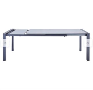 Mesa extensible de aluminio.