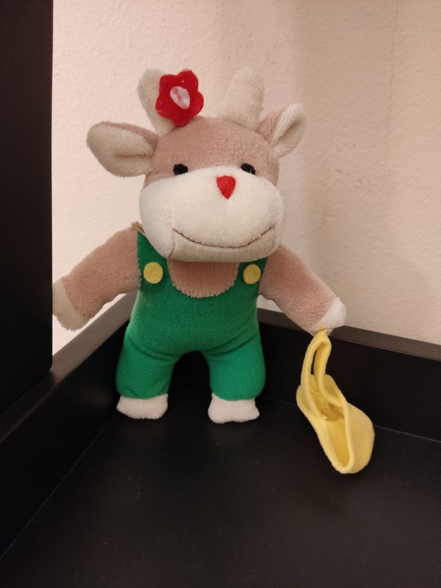 Mucca in peluche con borsa gialla