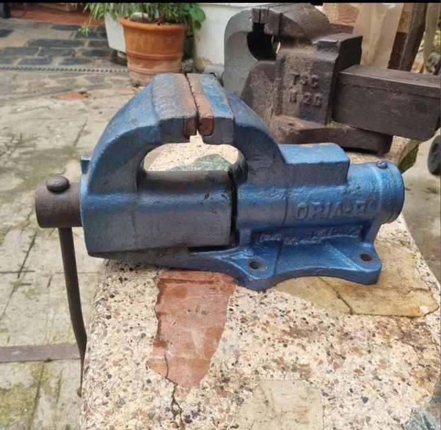 Tornillo de mesa Marca ACERO.ORIA B