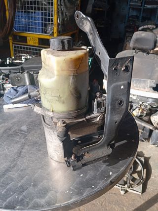 4M513K514CA BOMBA DIRECCIÓN FORD FOCUS