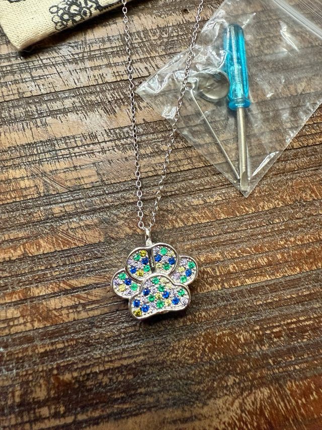 Colgante y cadena "NO ME OLVIDES"