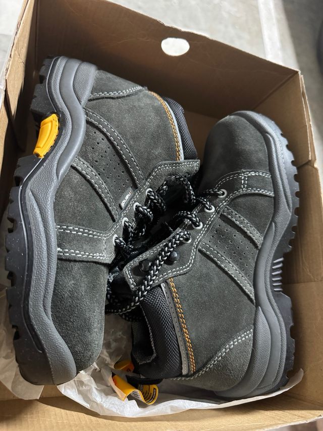 Botas de trabajo nuevas seguridad