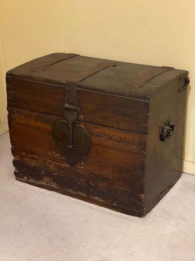 Arca antiga de madeira