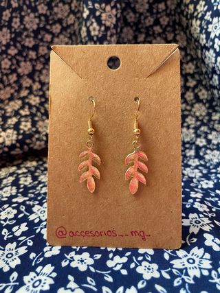 Conjunto pendientes y colgante con cadena hoja