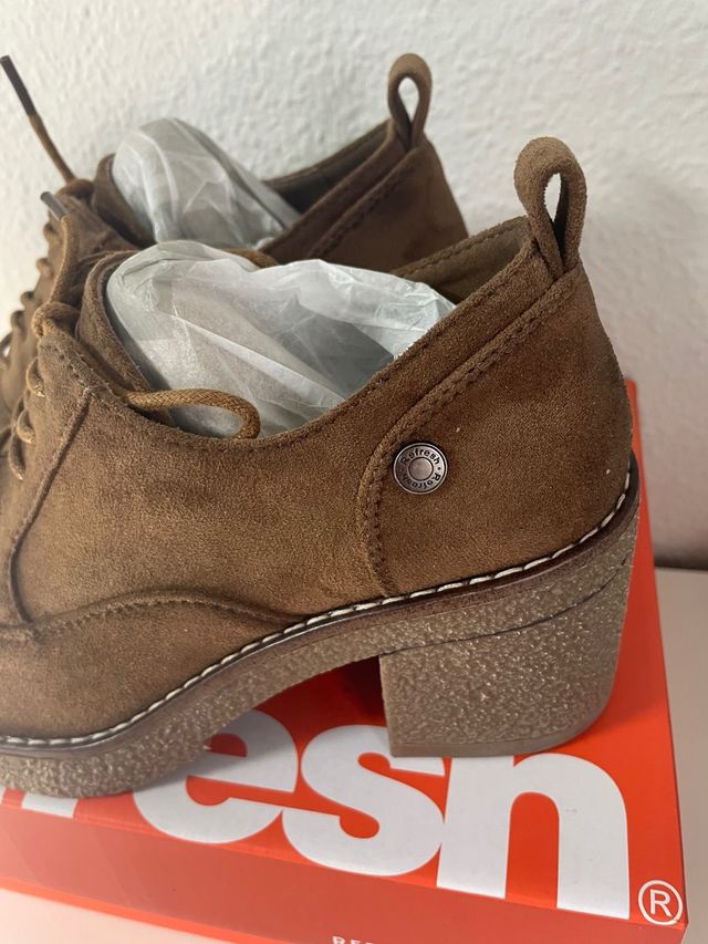 Zapatos botines XTi.