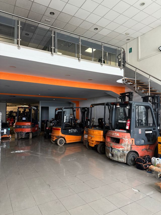 ALQUILAMOS CARRETILLAS TRANSPALETAS Y APILADORES