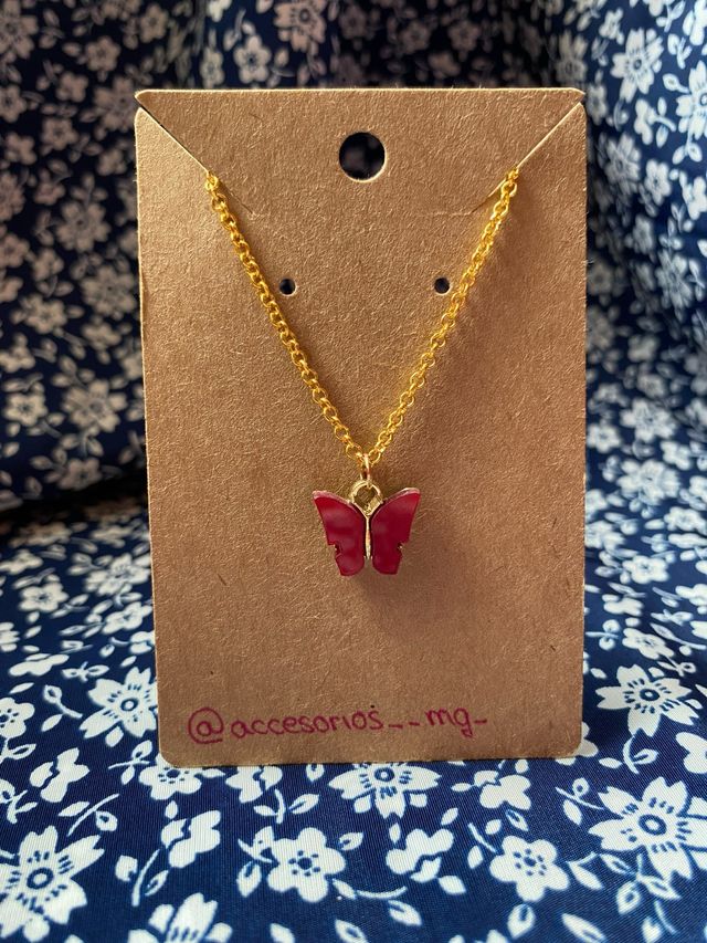 Colgante mariposa granate con cadena