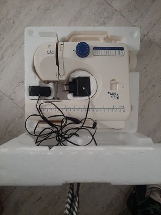 Máquina de coser jata mini 675