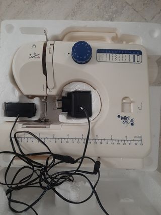 Máquina de coser jata mini 675