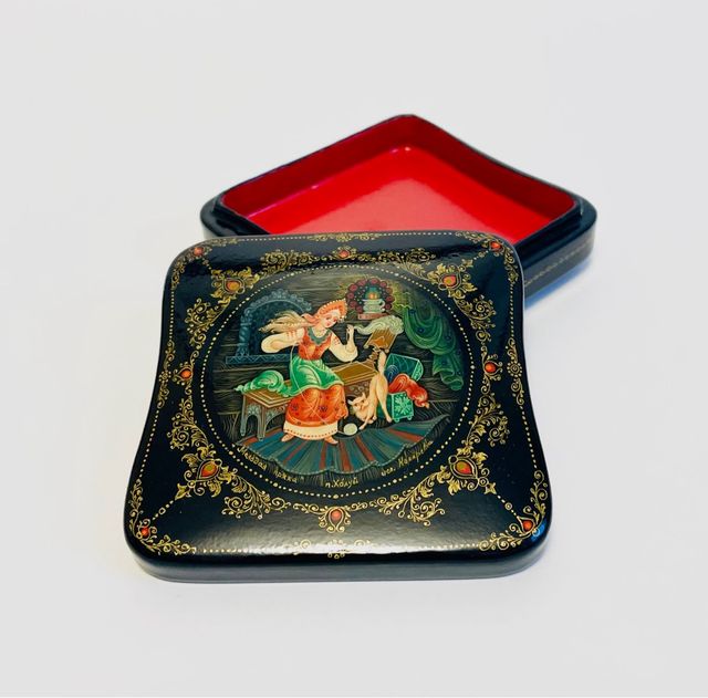 Scatola Russa laccata Choluj