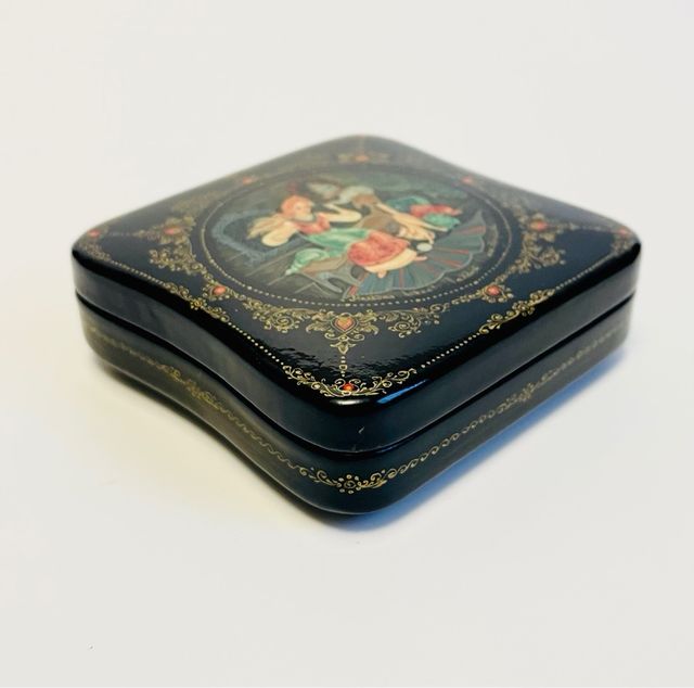 Scatola Russa laccata Choluj