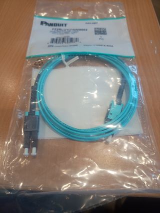  Cable  de fibra óptica precintado