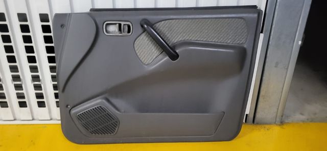 Panel interior derecho nisaan T2