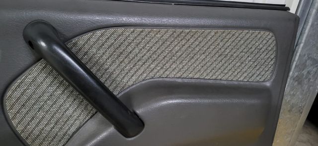 Panel interior derecho nisaan T2