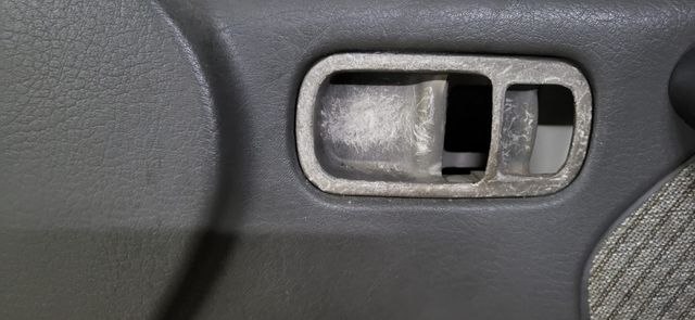 Panel interior derecho nisaan T2