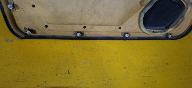 Panel interior derecho nisaan T2