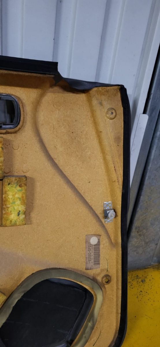 Panel interior derecho nisaan T2