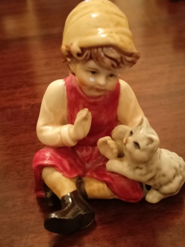 Statuina in porcellana 