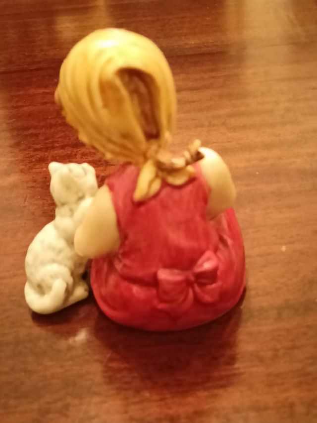 Statuina in porcellana 