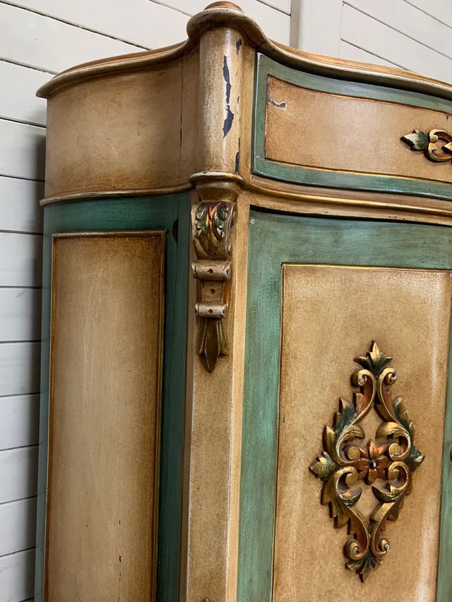 Mueble auxiliar. Aparador